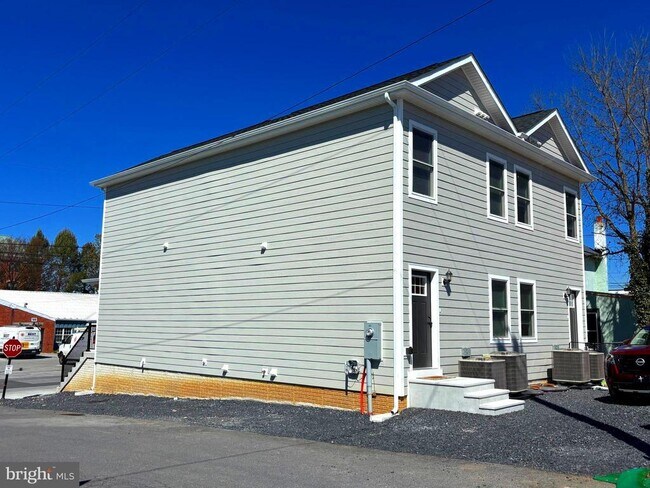 Building Photo - 113 W North St