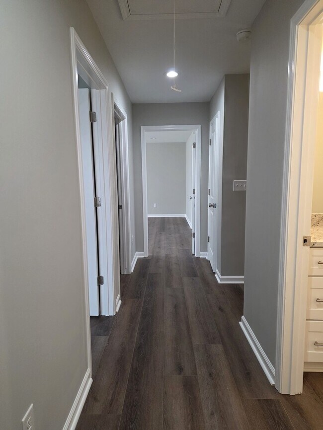 Building Photo - Welcome to your Gem Home!