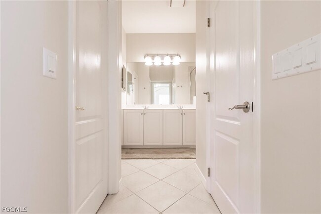 Building Photo - 3100 Cottonwood Bend