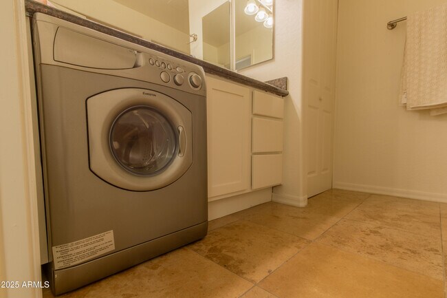 Building Photo - 3619 E Monterosa St