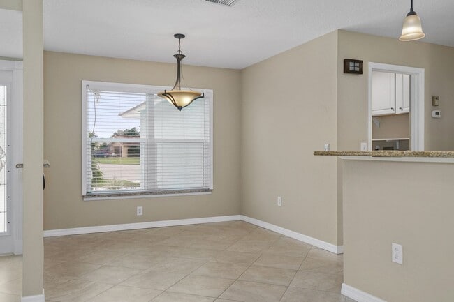 Building Photo - Perfect West Bradenton Location - 2 bedroom / 2 bathroom Home