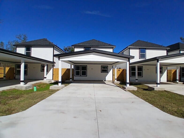 Building Photo - 8639 Peachtree St