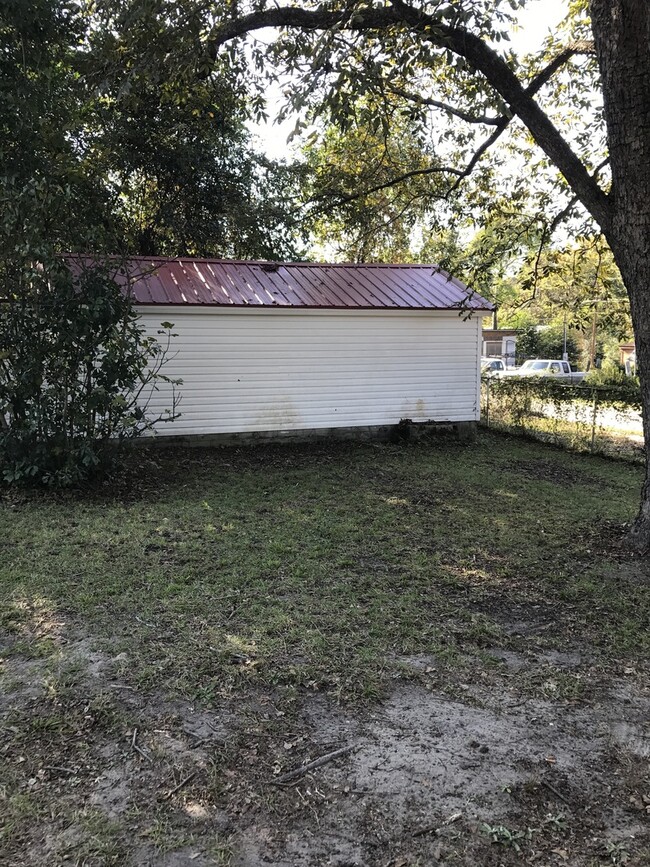 Building Photo - 2 bedroom House