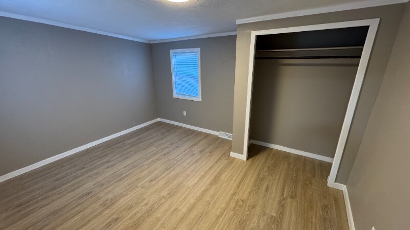 Building Photo - 404 W 5th St