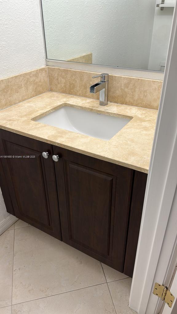 Building Photo - 991 Sevilla Cir