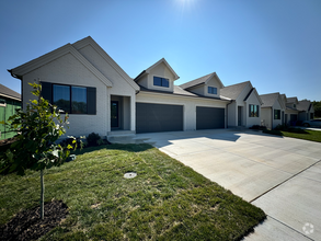Building Photo - 1419 SW Winthrop Dr