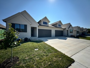 Building Photo - 1432 SW Winthrop Dr