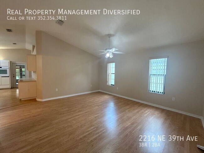 Building Photo - 2216 NE 39th Ave