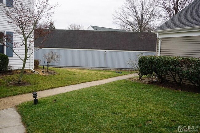 Building Photo - 493 Somerset Ln