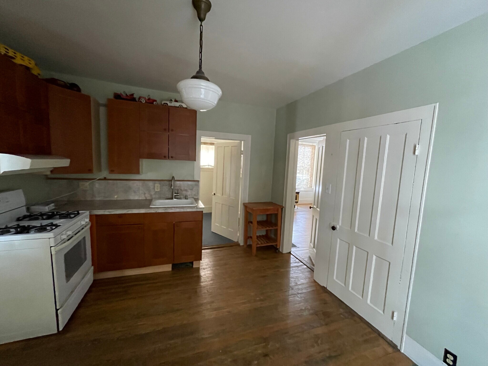 BR3 - changed to matching door - 24 Leatherstocking St