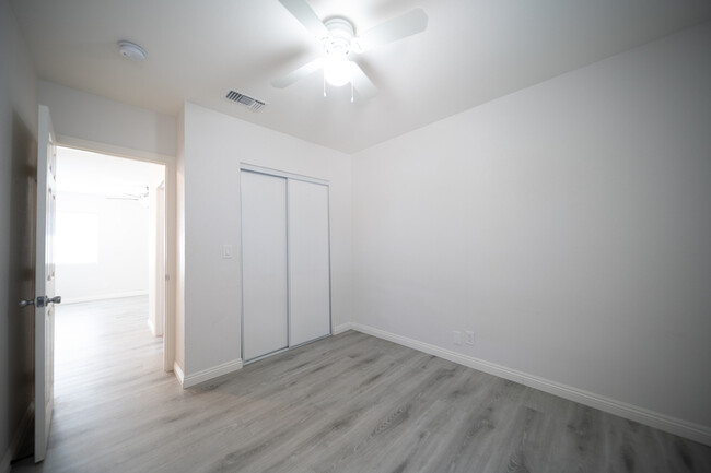 Building Photo - 120 E Shady Grove Dr