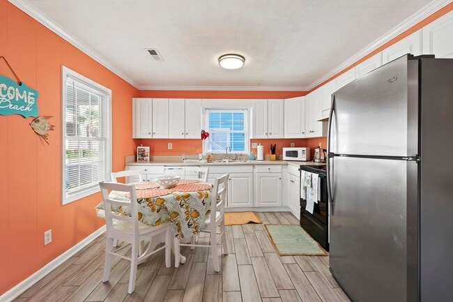 Building Photo - Winter Rental in North Myrtle Beach! Avail...