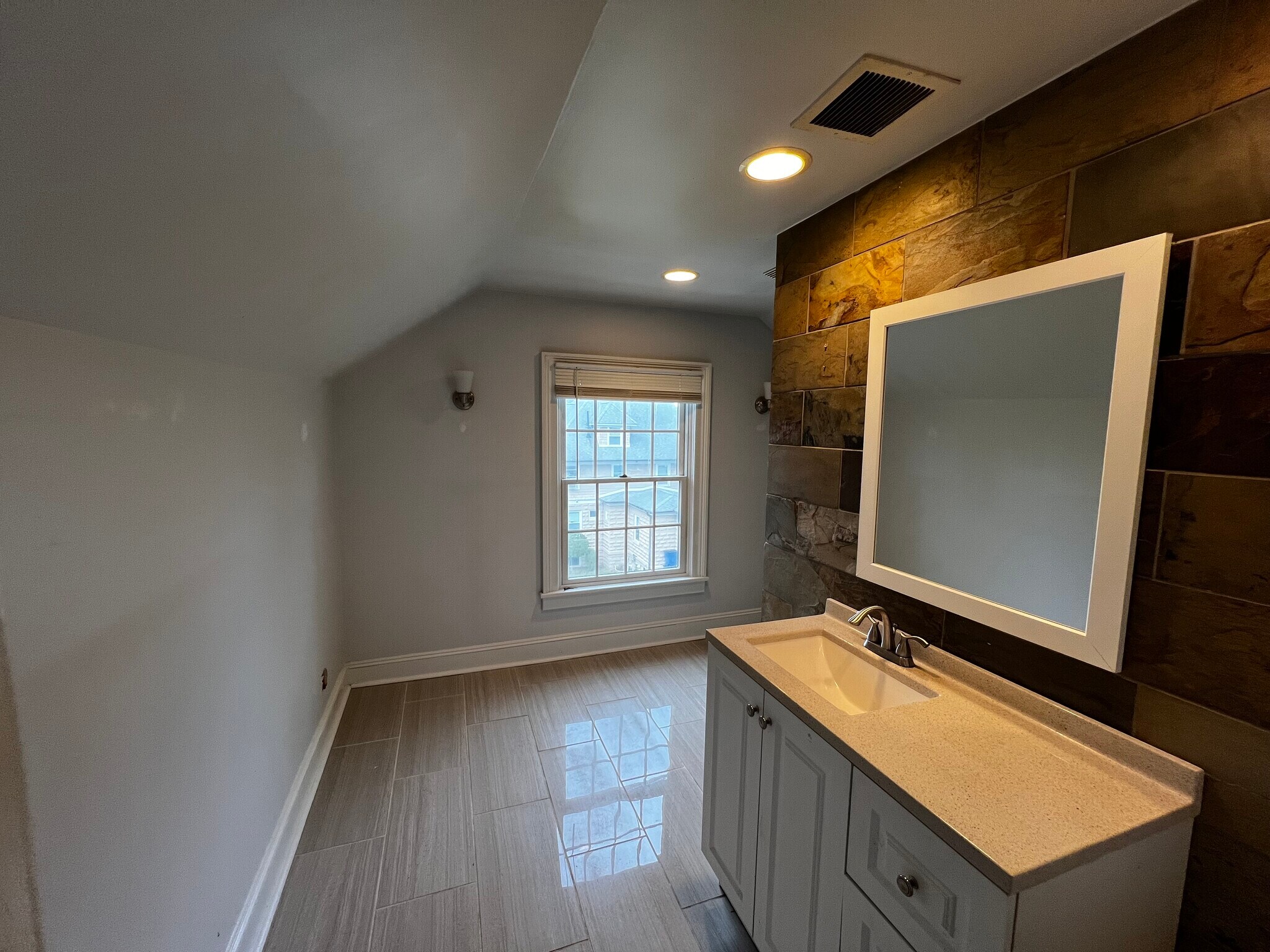 Building Photo - 314 3rd St