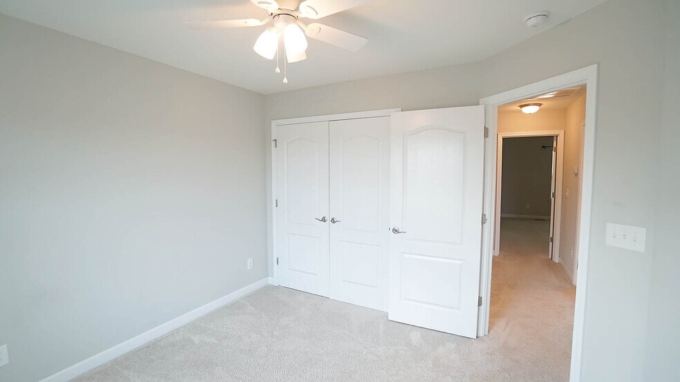 Bedroom #3 - closet and door - 1207 Heritage Links Dr