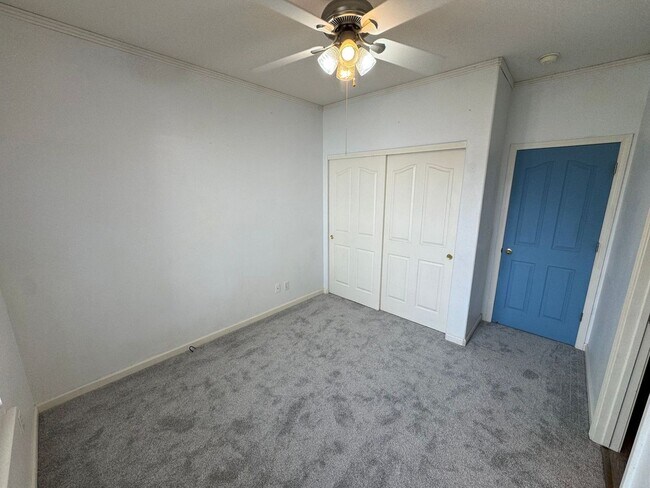 Building Photo - Quiet Home on Cul-De-Sac Available now!!