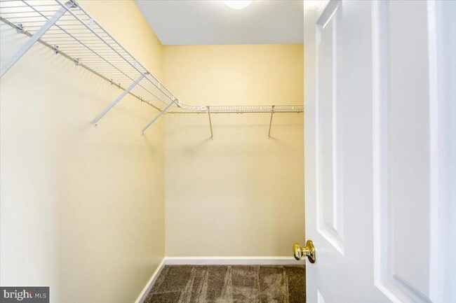 Building Photo - 240 Davis St