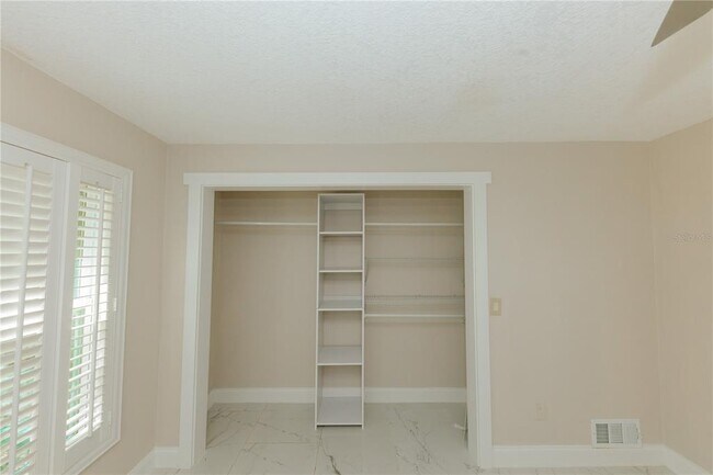 Building Photo - 1624 Sheffield Dr
