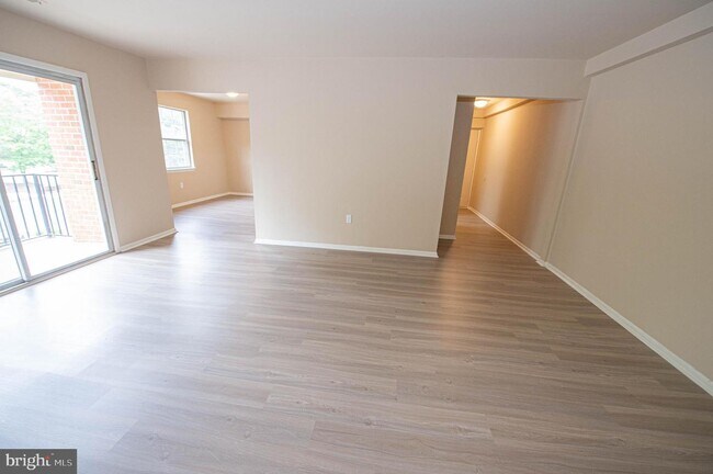 Building Photo - 810 College Ln