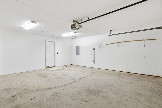 Building Photo - 215 Gardenview Ct NE