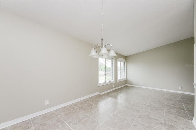 Building Photo - 713 E Flag Way