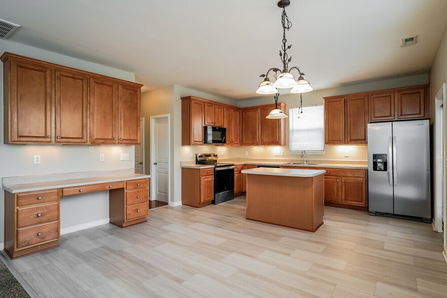 Building Photo - 360 Stobhill Ln