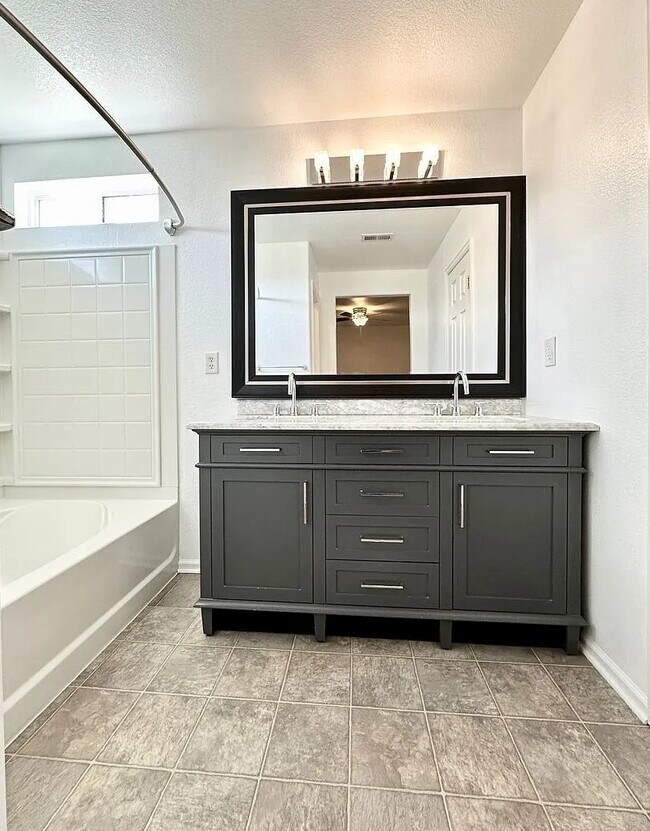 Building Photo - 2434 E 127th Pl