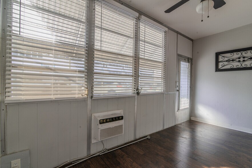 Florida Room - 5850 18th St N