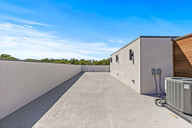 Building Photo - 410 Avenue L