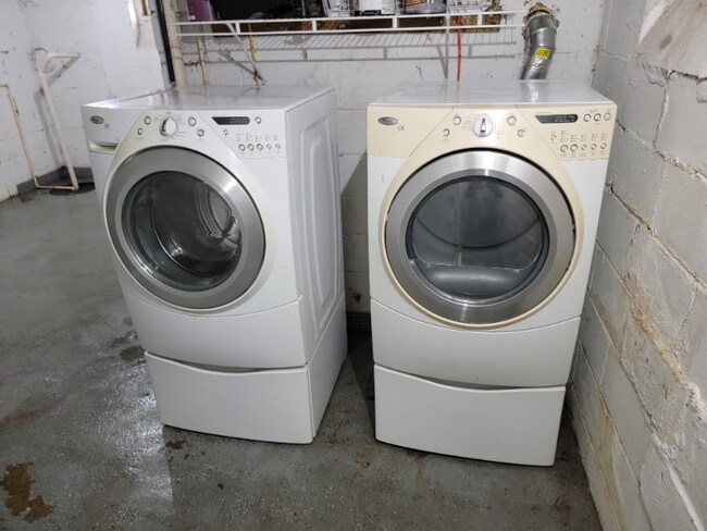 Building Photo - 815 Stoll St