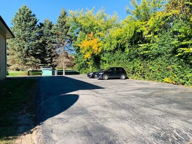 Building Photo - 10538 W Bobolink Ave