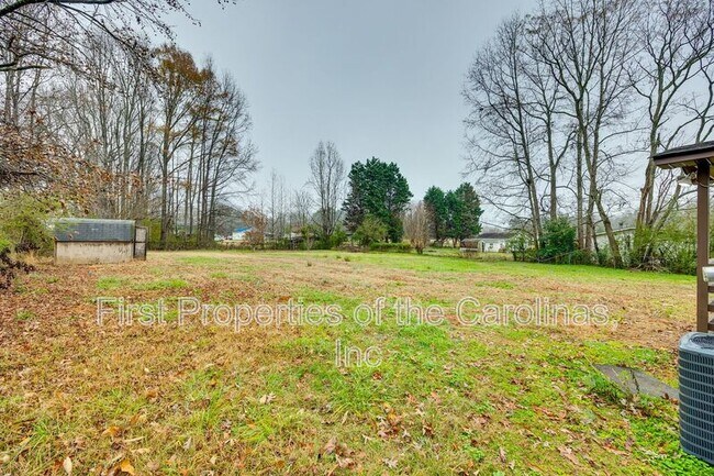 Building Photo - 128 Summerglen Dr.