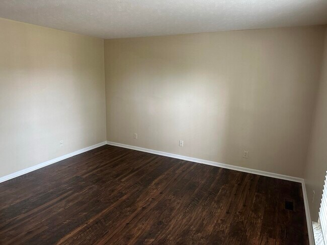 Building Photo - 415 Ridgewood Ln