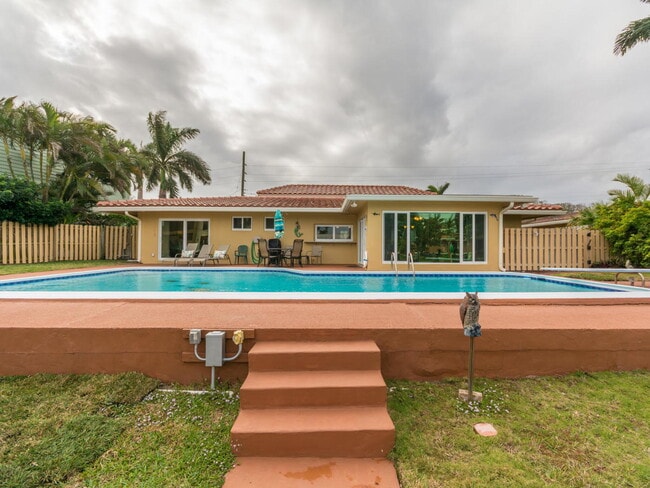 Building Photo - 4930 NE 27th Ave