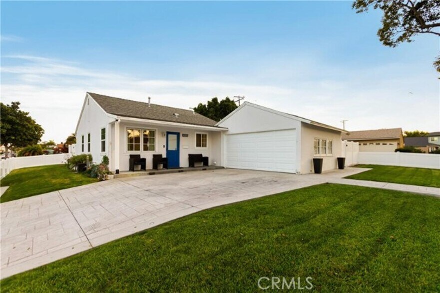 Front Entrance - 14709 Bodger Ave