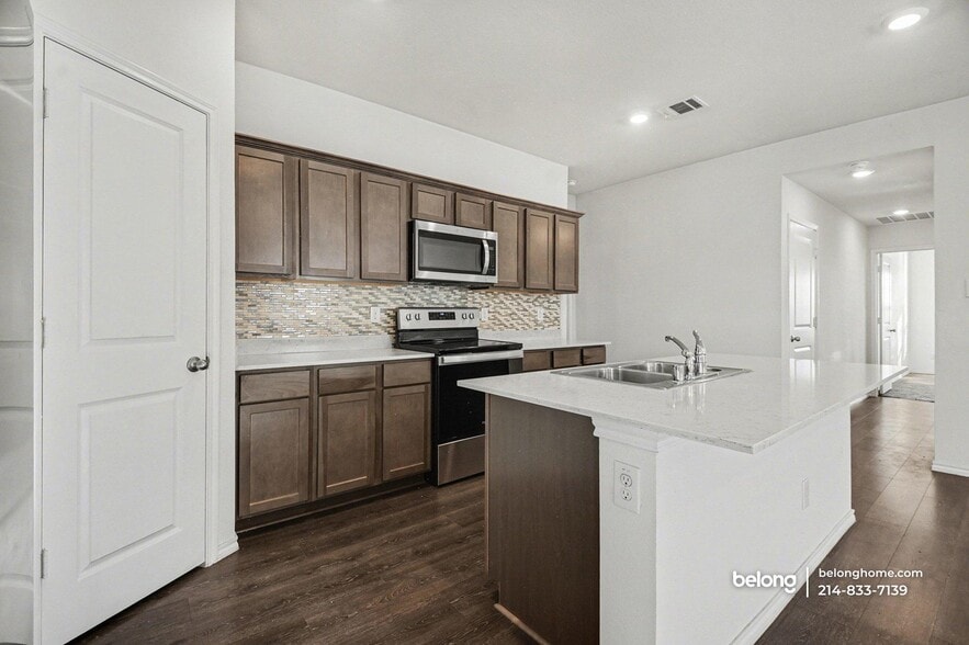 Building Photo - 815 Ranahan Ln