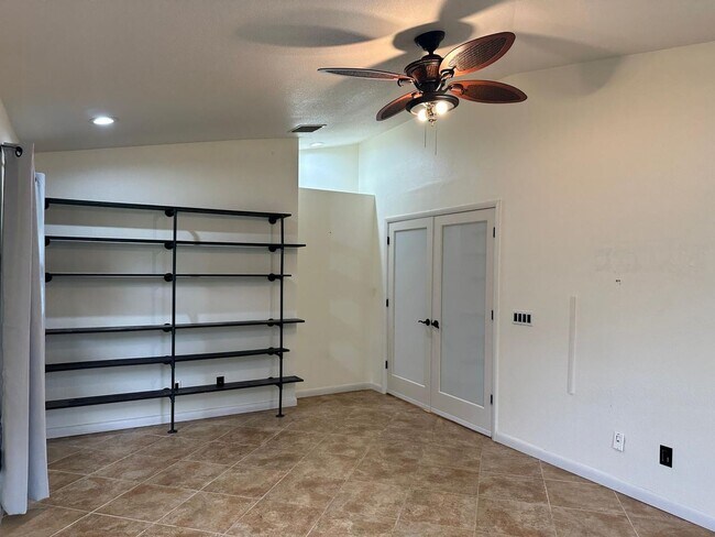 Building Photo - Tranquil Lakefront Living in the Heart of ...