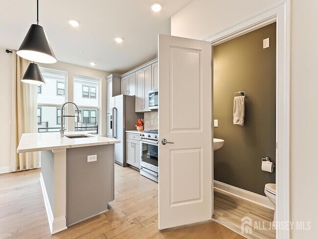 Building Photo - 715 Parker Blvd