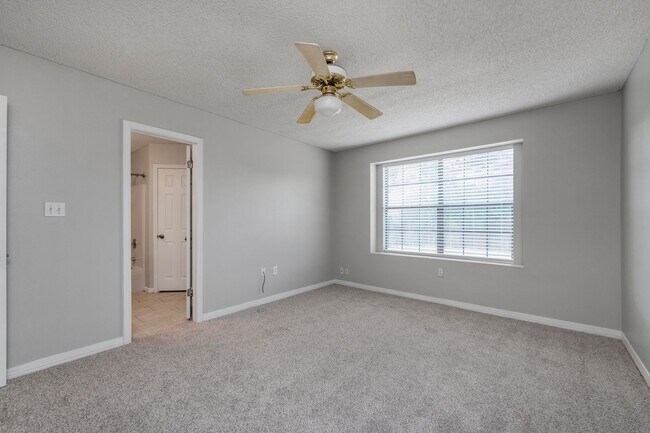 Building Photo - Charming 3BR/2BA with Fenced Yard & Commun...