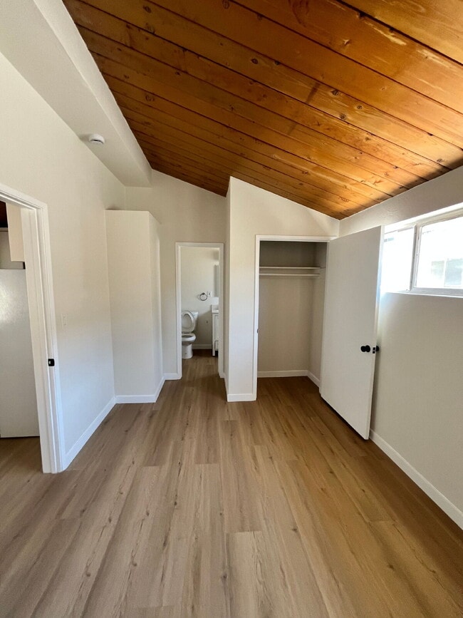 Building Photo - $1,775 - 1 Bed 1 Bath Fully Renovated Apartment within a Gated Complex in City Heights