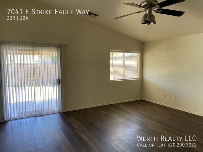 Building Photo - Large 2 bedroom East Side Home!