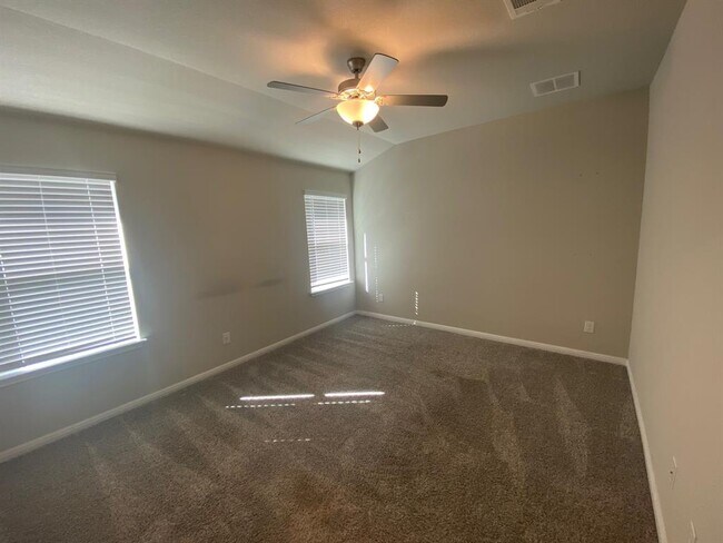 Building Photo - 10301 Mager Ln