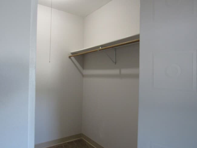 Building Photo - Remodeled Huge 4 Bedroom Townhome