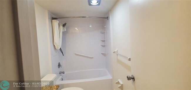 Building Photo - 3095 N Course Dr