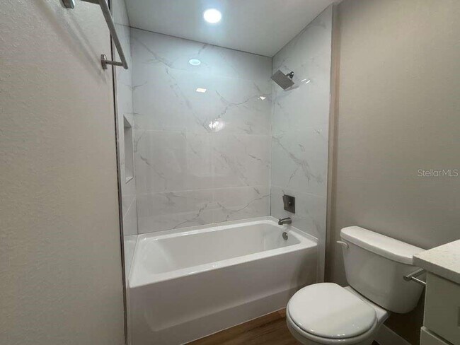 Building Photo - 1884 W Quaker Ln