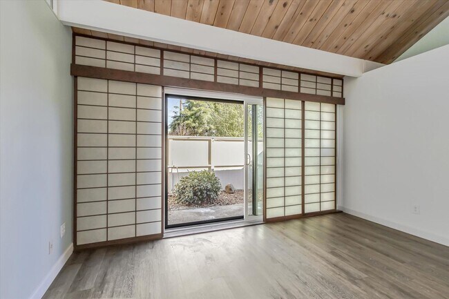 Building Photo - Charming 2 Bed 2 Bath Sunnyvale Condo with Vaulted Ceilings and Patio