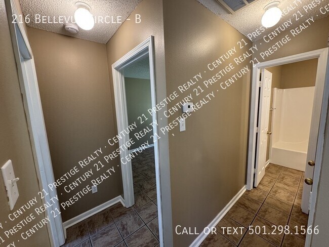 Building Photo - 216 Bellevue Cir