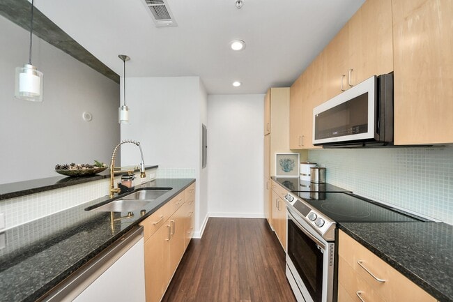 Building Photo - 5925 Almeda Rd