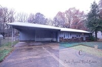 Building Photo - Recently renovated 3 bed, 1 bath house - includes workshop (electricity & bath), storage shed & f...