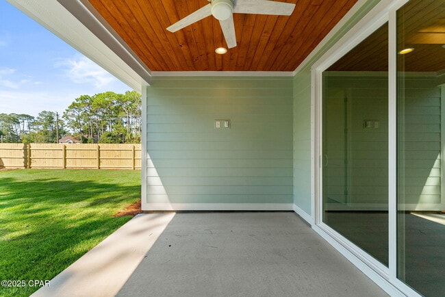 Building Photo - 7021 N Lagoon Dr