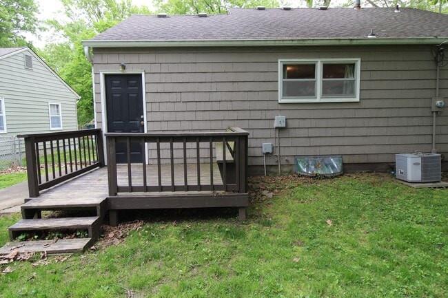 Building Photo - 5406 Cedar St
